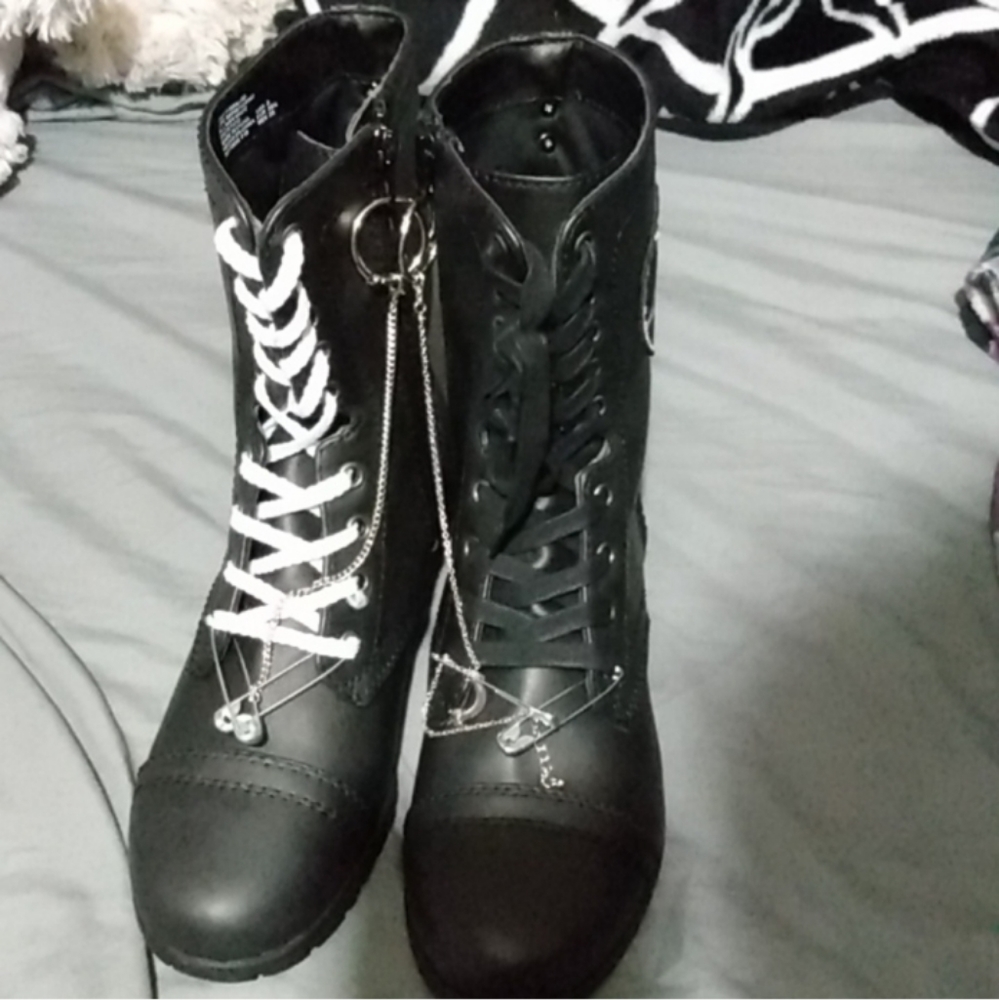 *Sold* Gothic diy boots size 8us - Picture 2 of 7